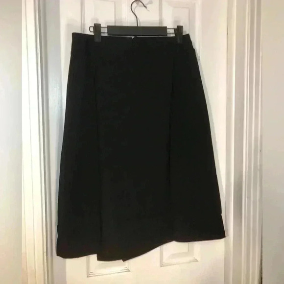 Black skirt with rhinestone accents size 6P - Picture 5 of 12